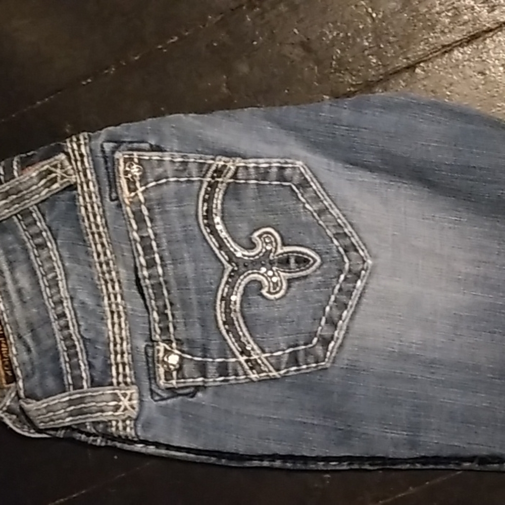 Rock revival jeans 28/35 there is a hole in the butt have pictures